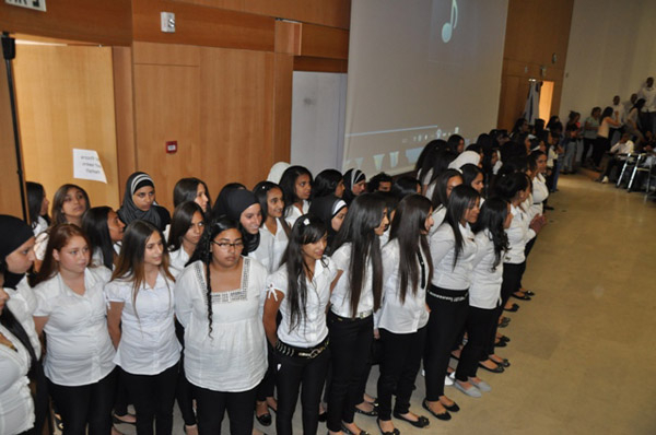 بالفيديو: المدرسة الثانوية الشاملة تنظم احتفالاً لطلاب الإعدادية بمناسبة نهاية السنة الدراسية